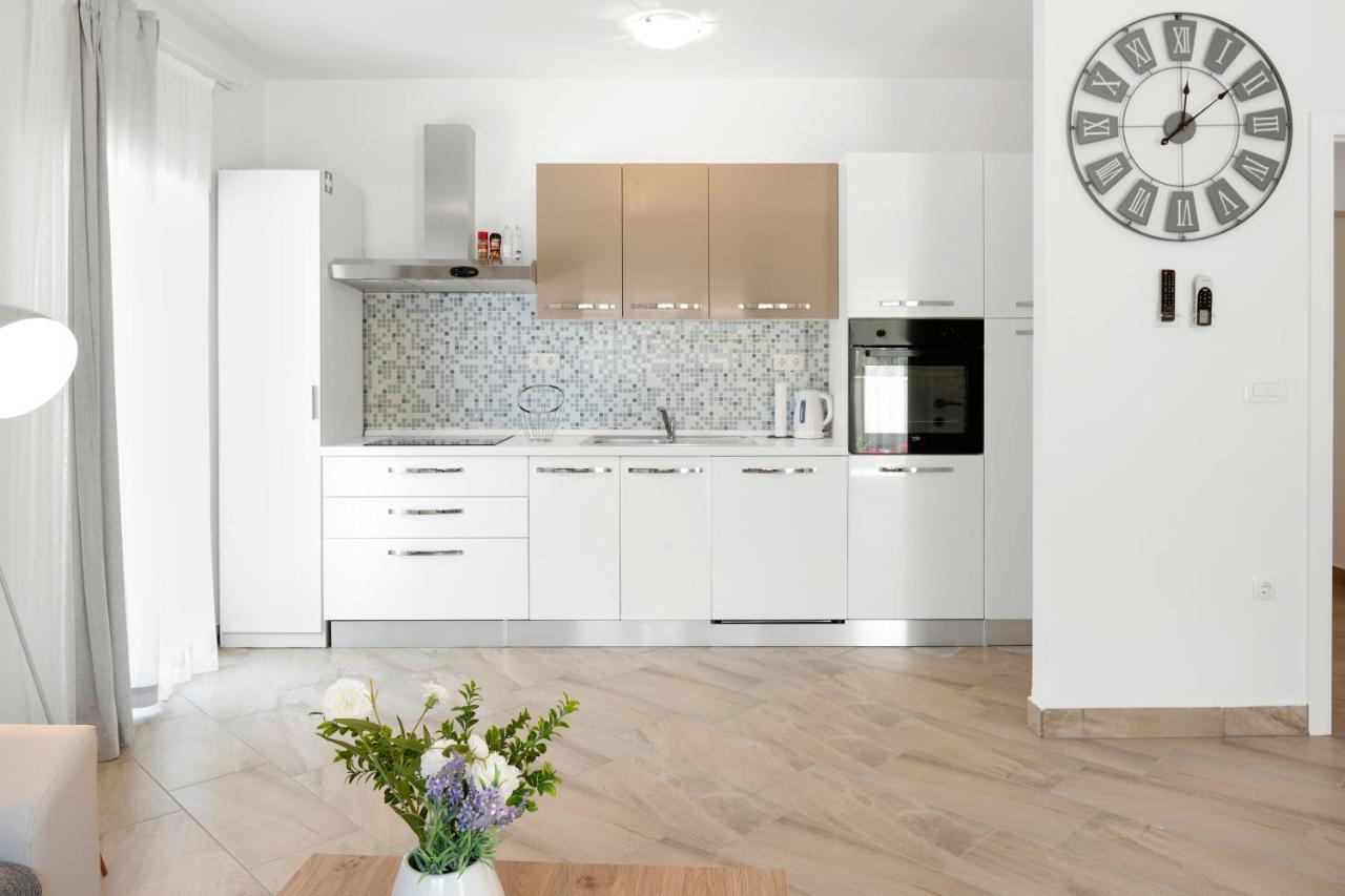 Aaa Anic Amazing Apartments Deluxe Split Exterior photo