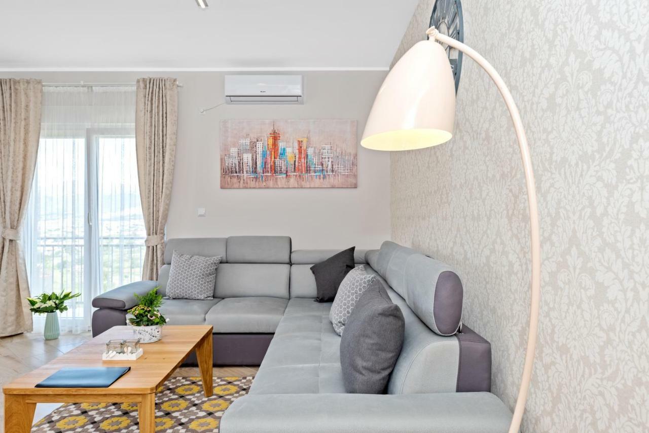 Aaa Anic Amazing Apartments Deluxe Split Exterior photo